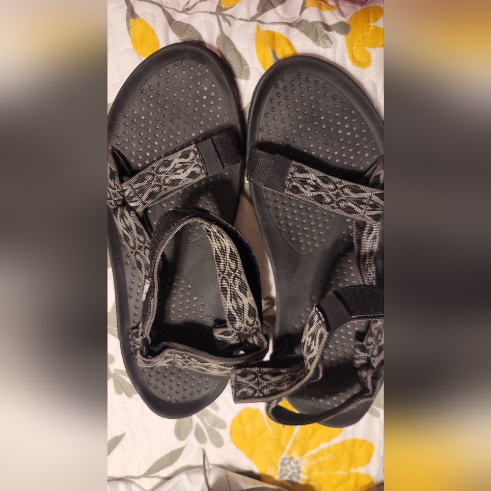 Men's 12 TEVA sandals. EUC